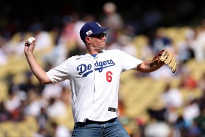 Джейк и Роми Райнер бросили первую подачу на матче Dodgers