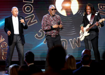 Earth, Wind & Fire экстренно перенесли концерт: у участника группы сердечный инцидент