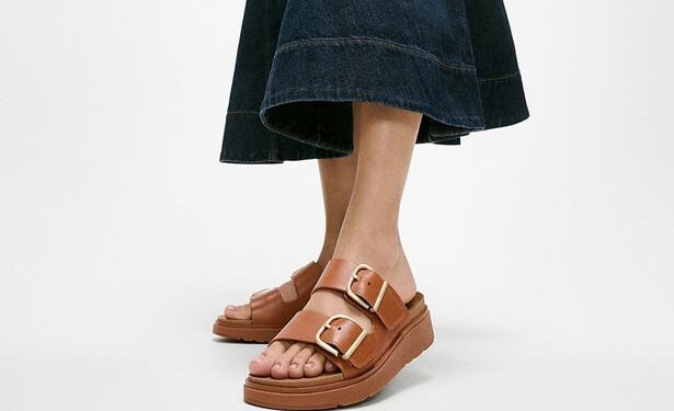 FitFlop снизил цены на сандалии: скидка £40 и восторг покупателей