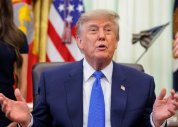 Как Трамп тайно сбежал из Турции, спрятавшись в кейтеринговом фургоне