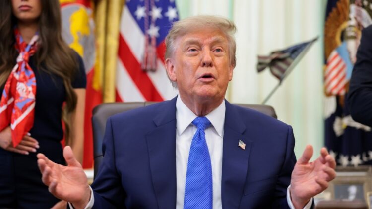 Как Трамп тайно сбежал из Турции, спрятавшись в кейтеринговом фургоне