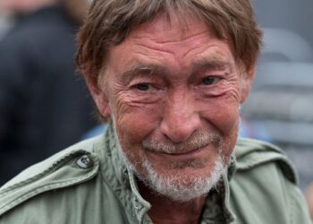 Крис Ри оставил жене Джоан семизначную сумму в завещании
