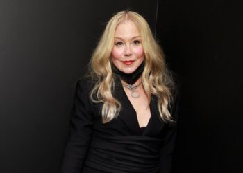 Кристина Эпплгейт выписалась из больницы после почти четырех месяцев