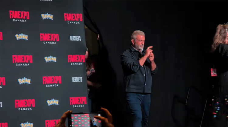 Мэл Гибсон высмеял сурдопереводчика на Fan Expo Canada