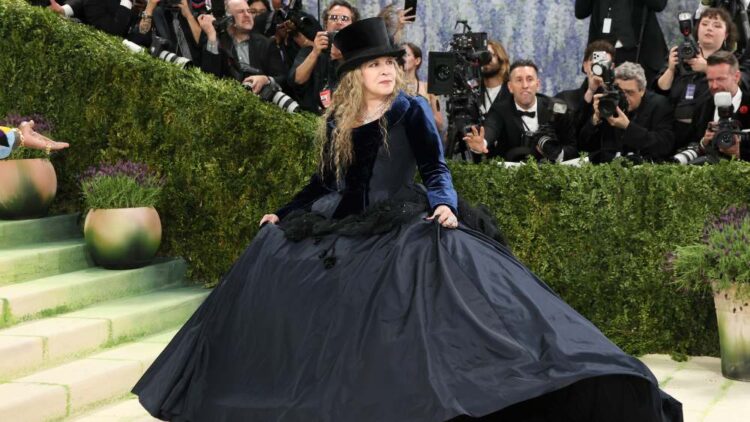 Met Gala 2027 посвятят Джону Гальяно