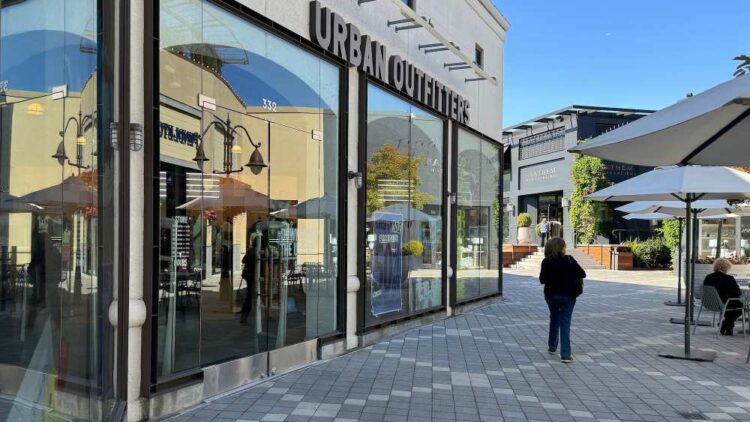 «Момент славы» моллов: почему Urban Outfitters и Coach побеждают в битве за поколение Z