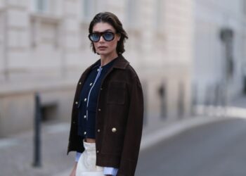 Nordstrom выпустил коллекцию свитеров в стиле rich mom