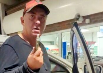 «Папа, ты серьёзно?»: сын звезды «ИстЭндерс» жёстко прошёлся по аресту отца за пьяную езду