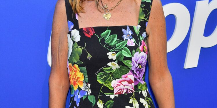 Саванна Гатри вышла в свет на фоне исчезновения матери: первый красный фестиваль за полгода