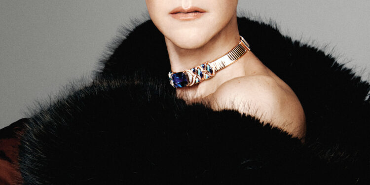 Селин Дион в 53 каратах и меху на обложке Harper’s Bazaar