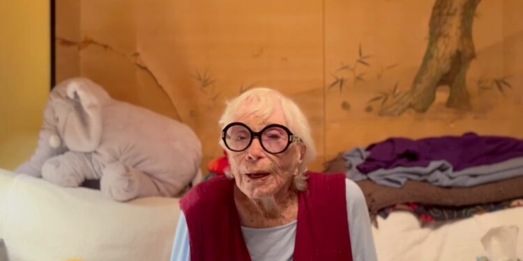 Ширли Маклейн, 92, передала любовь фанатам «Sweet Charity»