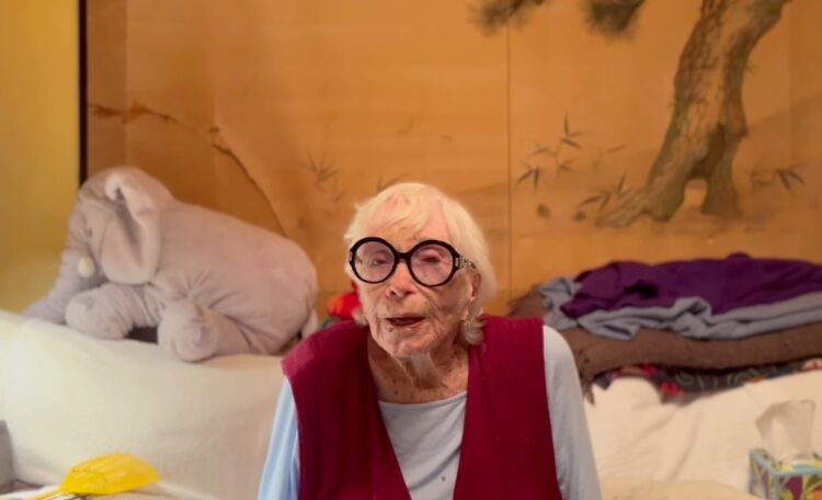 Ширли Маклейн, 92, передала любовь фанатам «Sweet Charity»
