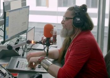 Умер «голос BBC One» Глин Льюис: ему было 53 года