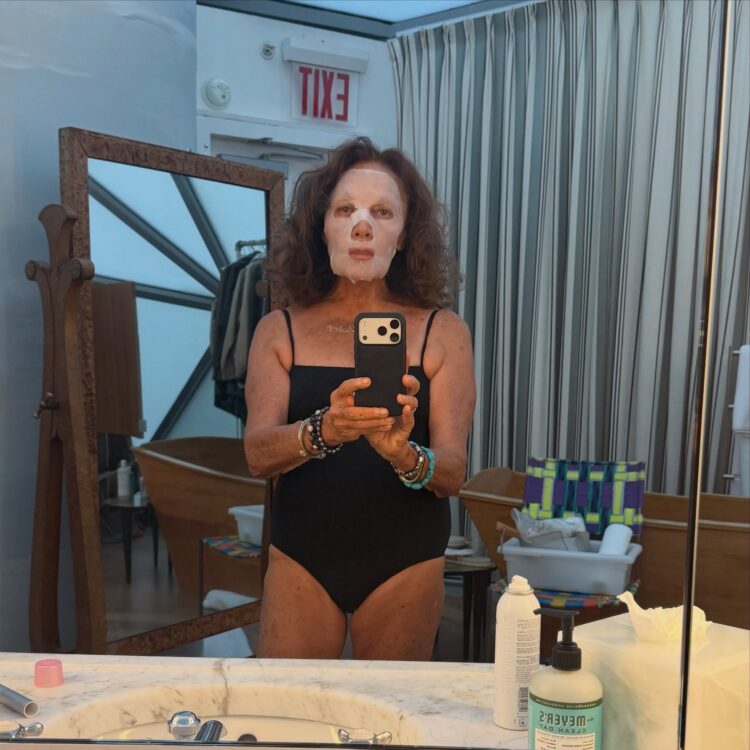 Диан фон Фюрстенберг показала подготовку к показу DVF