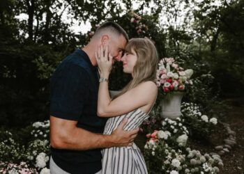 **Заголовок:** Тейлор Свифт и Трэвис Келси: свадьба глазами очевидца